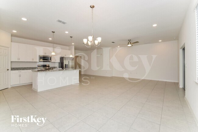 Building Photo - 327 Corbel Ln