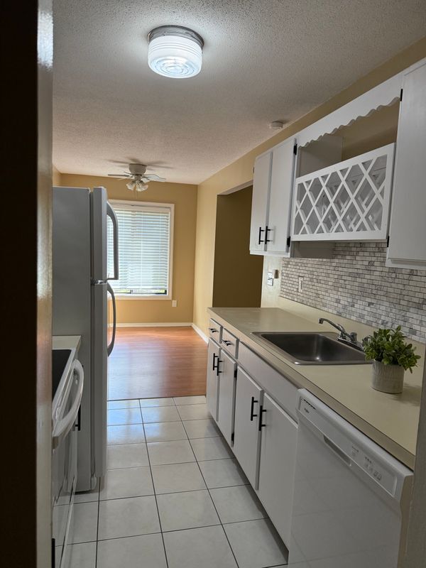 Building Photo - 20 Woodsedge Dr