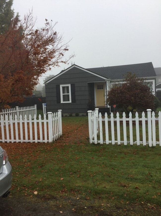 Building Photo - Puyallup Cottage