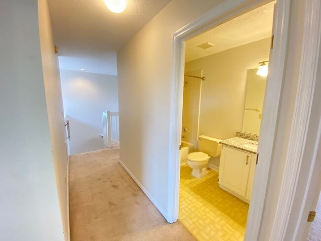 Building Photo - 3708 Molona Dr