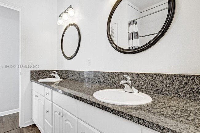 Building Photo - 949 SE 10th Ct