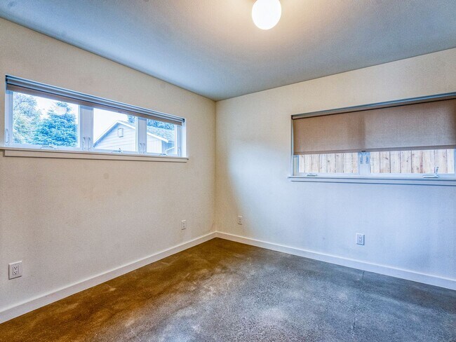Building Photo - 2Bed 2Bath Home with Washer/Dryer!