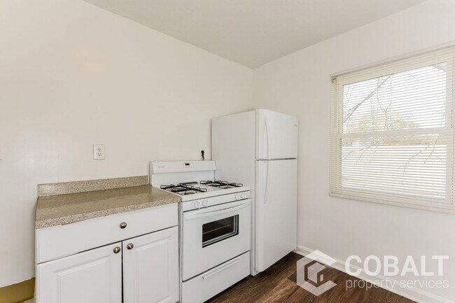 Building Photo - 1982 Rockledge Rd NE