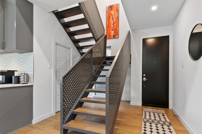 Building Photo - 4305 Roseland Ave