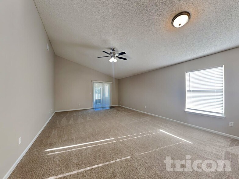 Building Photo - 4231 Hanging Moss Dr