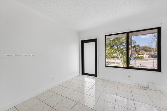 Building Photo - 3241 SW 40th Ave