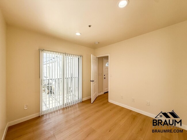 Building Photo - 1415 Centinela Ave