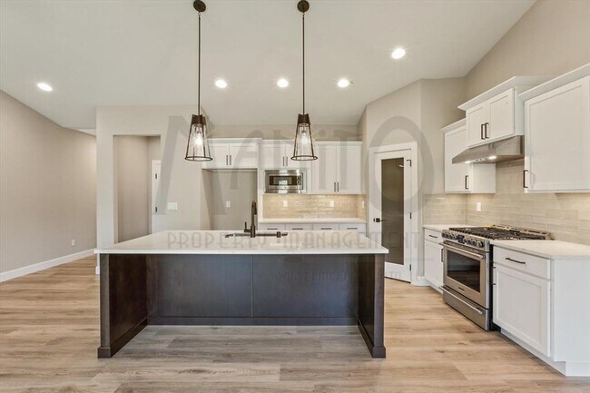 Building Photo - 5116 Scenic Ln