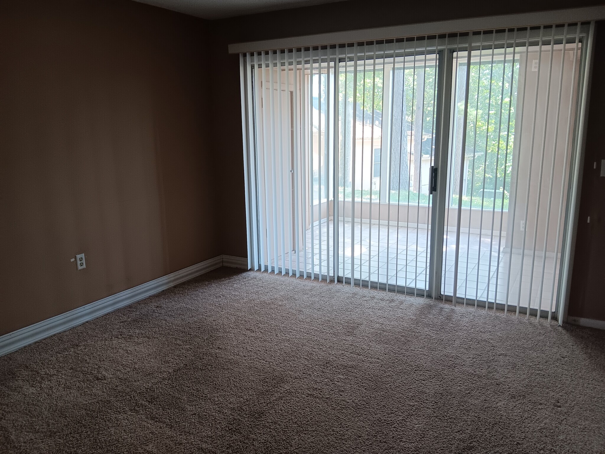 Downstairs bedroom - 1 Britten Cir
