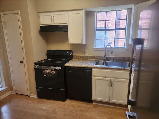 Building Photo - 12500 Sandpiper Dr