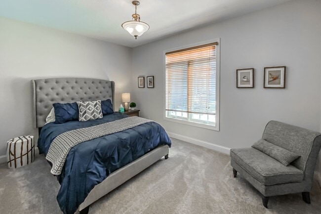 Building Photo - Warm and Luxurious 4 bedroom Executive Estate