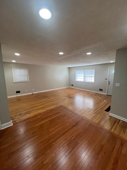 Building Photo - 3211 Mid Dale Ln