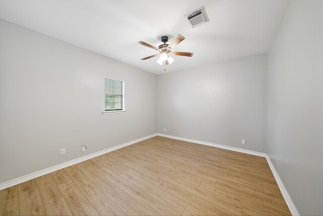 Building Photo - 2527 Roy Cir