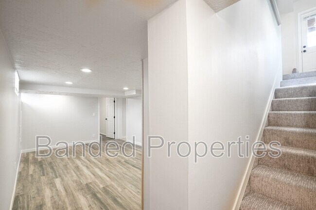 Building Photo - 351 E 4575 S