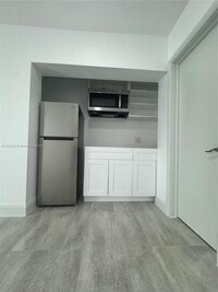 Building Photo - 19340 Bel Aire Dr