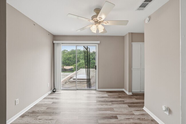 Building Photo - 2 River Creek Way