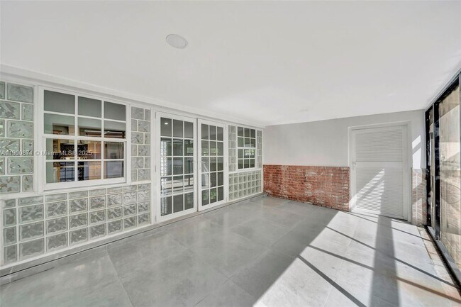 Building Photo - 840 NE 182nd St