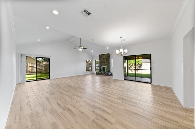 Building Photo - 819 Millpond Dr