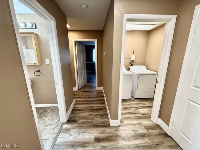 Building Photo - 6236 W Elmira Dr