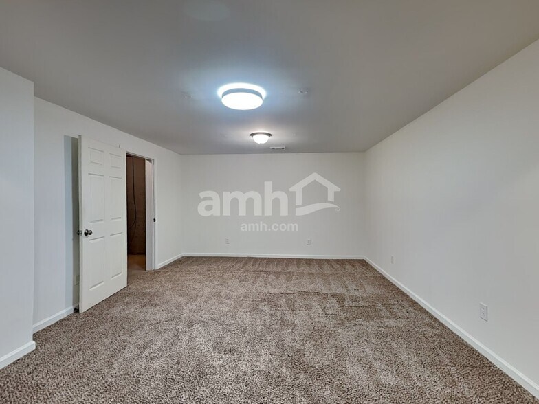 Building Photo - 5150 Hyde Trl