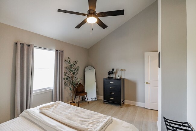 Building Photo - 2165 S Milledge Ave