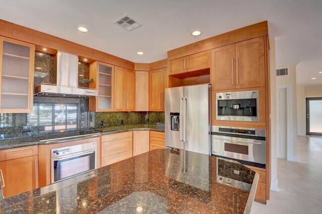 Building Photo - 1121 Bel Air Dr