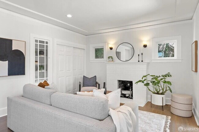 Building Photo - "Charming 1-Bedroom Oasis in Oakland with ...