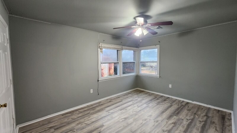 Building Photo - 20 Sussex Dr