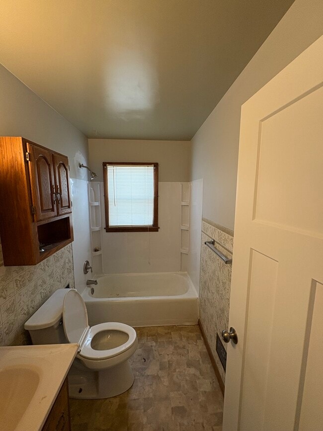 Building Photo - 1502 Edina Ave