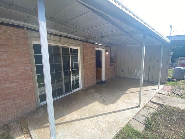 Building Photo - 3216 Urban Crest Dr