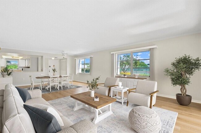 Building Photo - 4852 Independence Dr