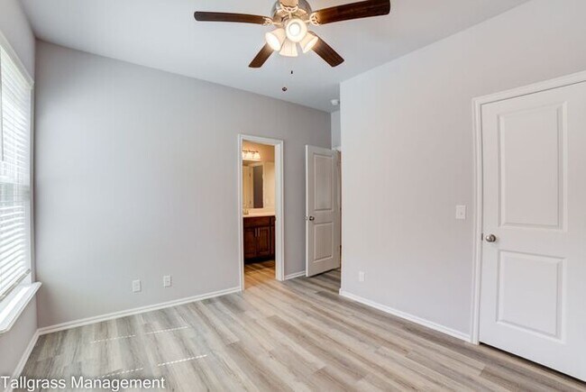 Building Photo - Spacious 4-Bedroom, 2.5-Bath in Broken Arrow!