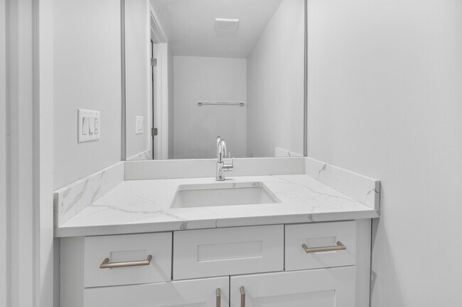 Building Photo - 4638 N Ashland Ave