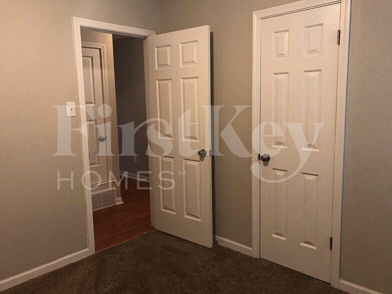 Building Photo - 6418 S Fawn Hollow Cir