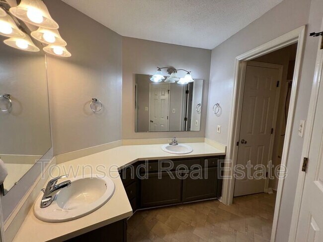 Building Photo - 5606 Bimini Pl