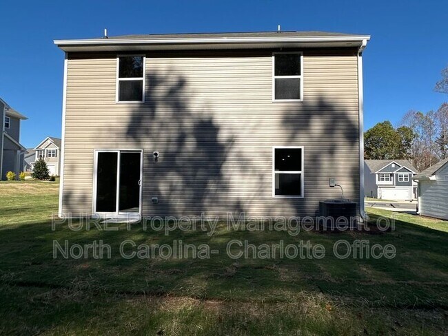Building Photo - 100 Conifer Ln