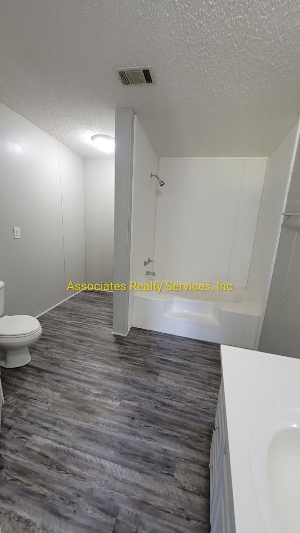 Building Photo - Secluded Home in the Country!!!-