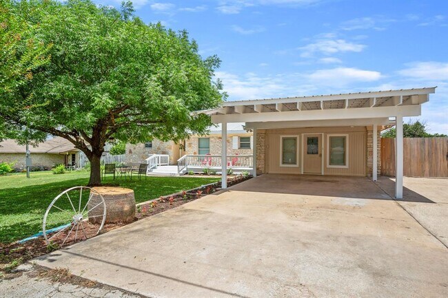 Building Photo - 15302 Spring Hill Ln