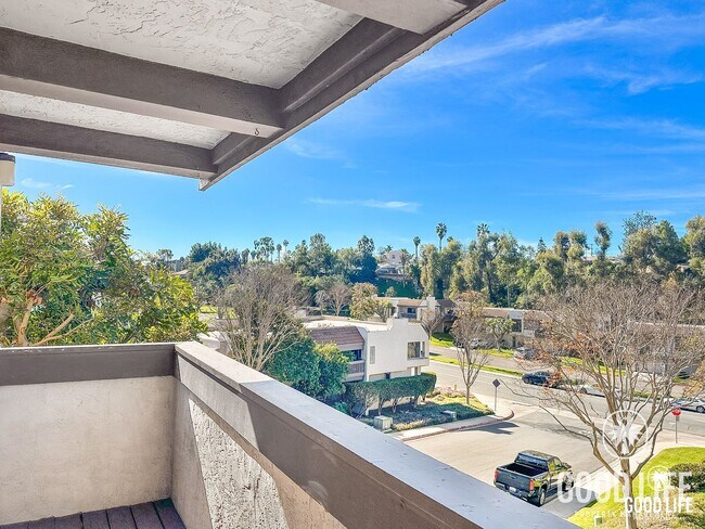 Building Photo - Spacious 4Bd/3Ba Townhome near SDSU - $500 off the 1st month's rent with a signed lease prior to ...