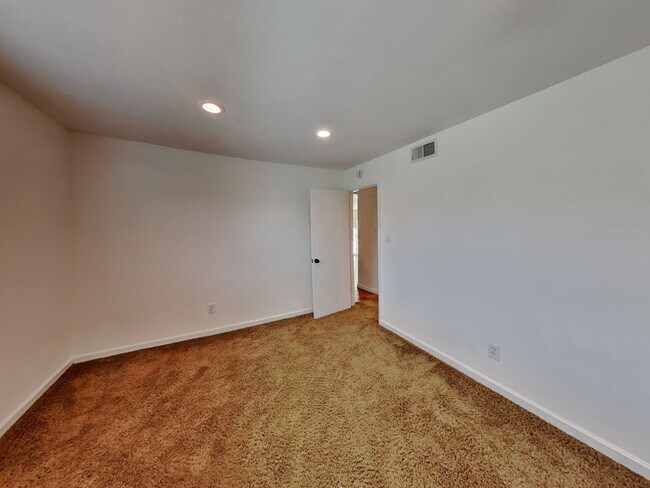 Building Photo - Fantastic 4/2 Home in El Sobrante