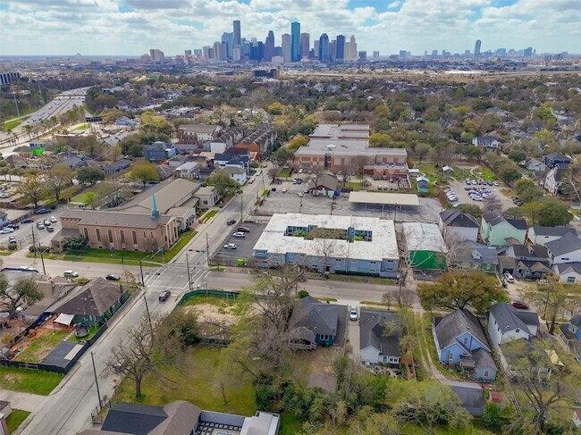 Building Photo - 309 Pecore St