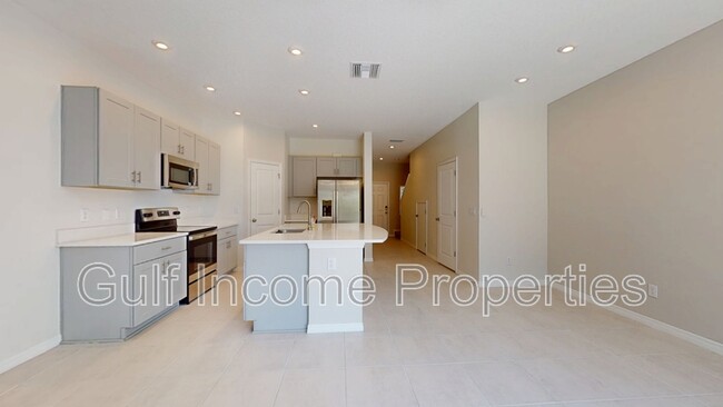 Building Photo - 10340 Oakside Dr