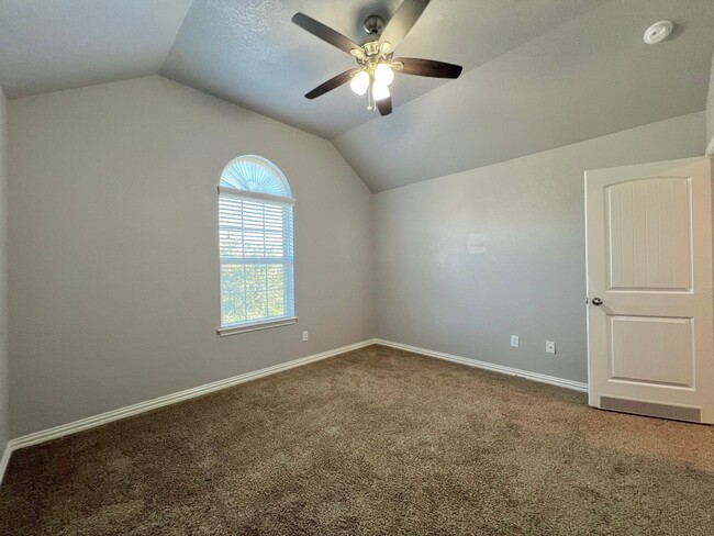 Building Photo - Gorgeous and spacious 4 bed 3.5 bath in Ka...