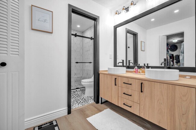 Building Photo - 740 E Coco Plum Cir