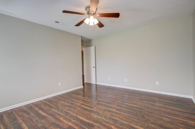 Building Photo - 156 Pecan Grove Ave