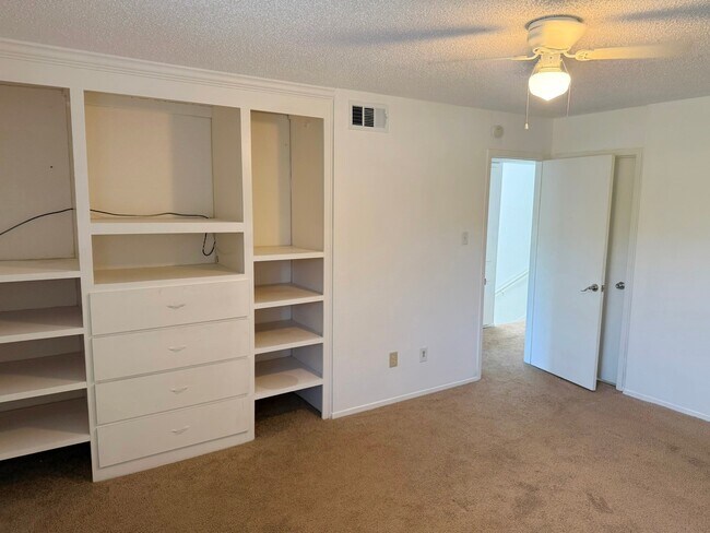 Building Photo - 5321 Pinewilde Dr