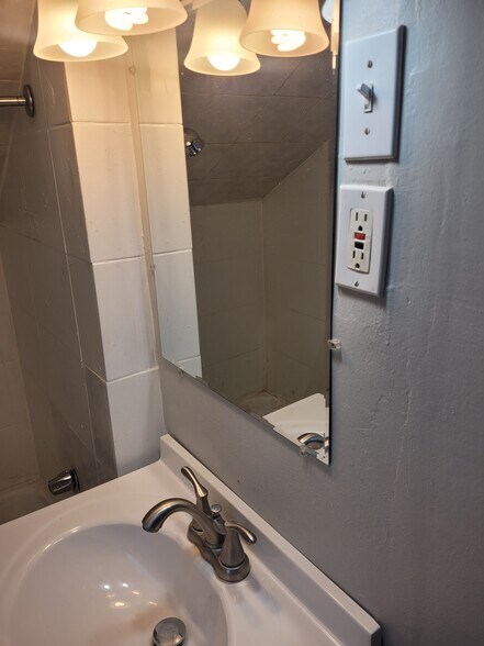 Building Photo - 315 Julian St