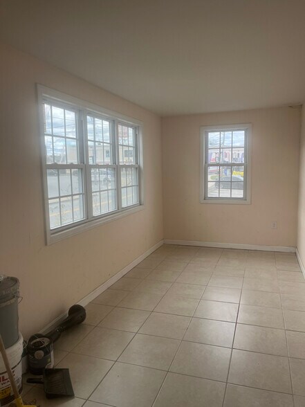 Building Photo - 26 Moore St