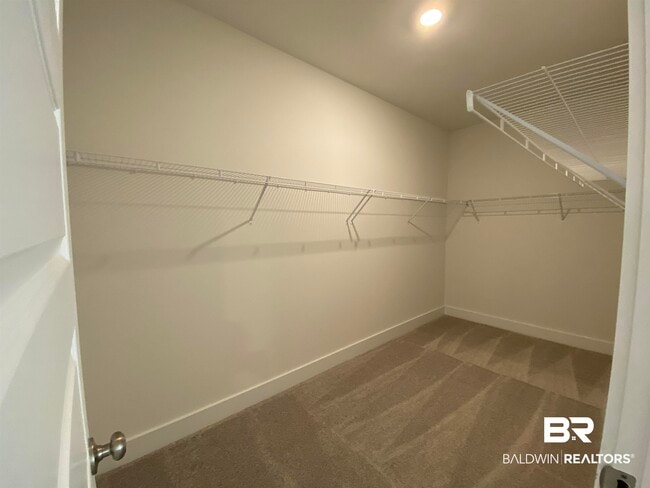 Building Photo - 510 Hardwood Ave
