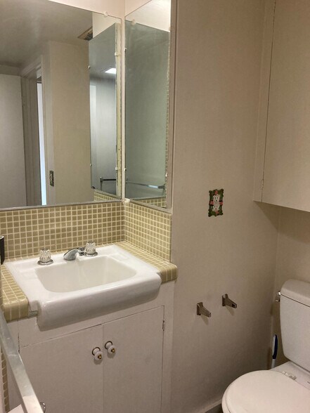 Bath 2 - 259 S Rosemead Blvd